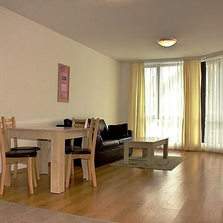 Aspen 2 Bed Flats شقة